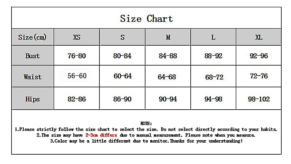 Abito Satinato con Spalle Scoperte e Spacco Laterale – Eleganza e Seduzione