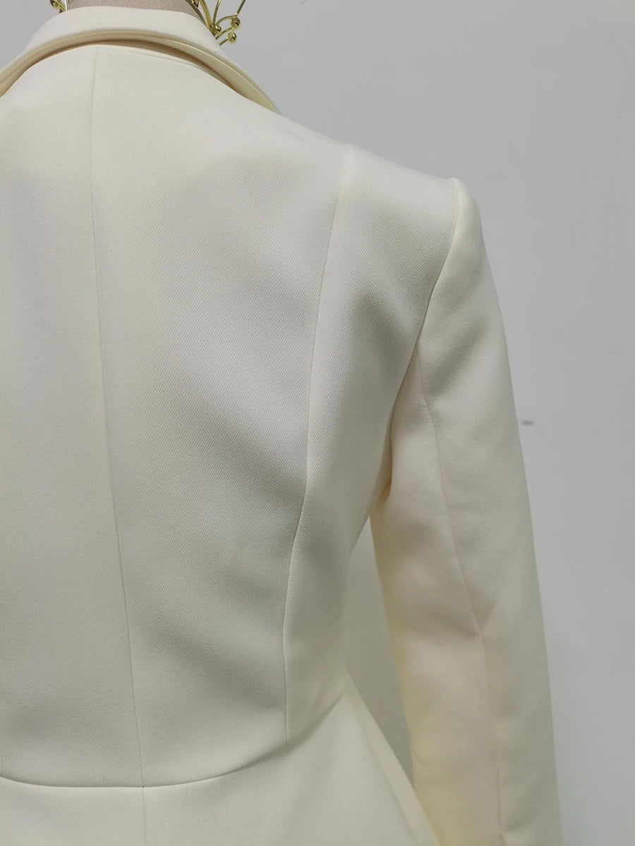 Abito con Colletto Classico e Chiusura a Bottoni