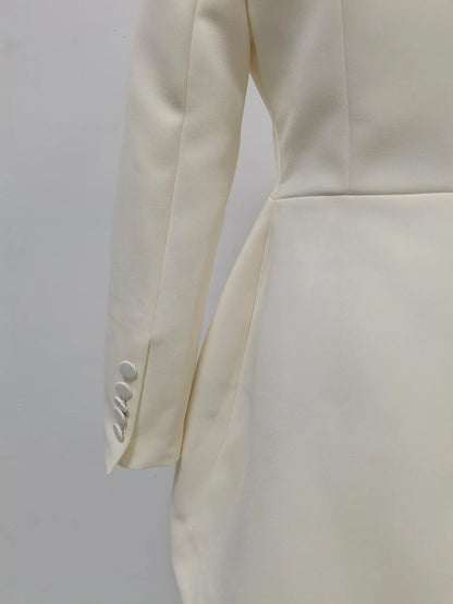 Abito con Colletto Classico e Chiusura a Bottoni