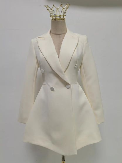 Abito con Colletto Classico e Chiusura a Bottoni