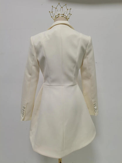 Abito con Colletto Classico e Chiusura a Bottoni