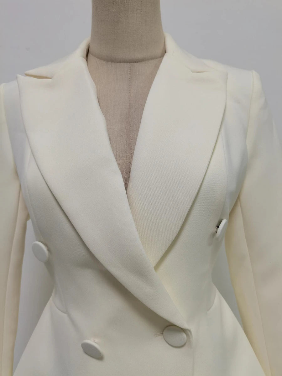 Abito con Colletto Classico e Chiusura a Bottoni