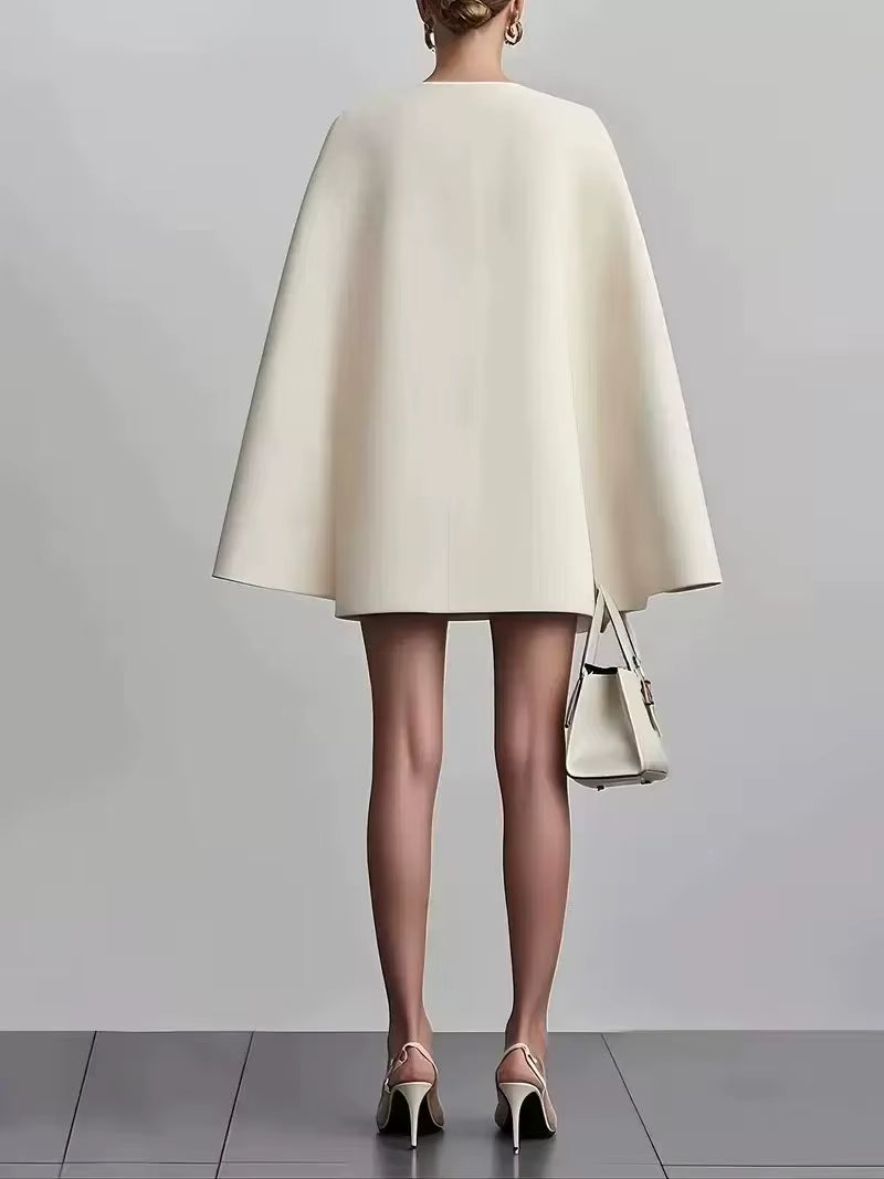 Blazer Elegante Doppiopetto con Maniche a Mantella e Scollo a V